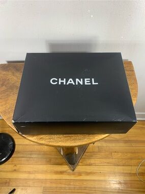 Large Authentic Chanel présentation box